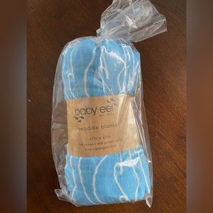 Fighting eel/baby eel swaddle